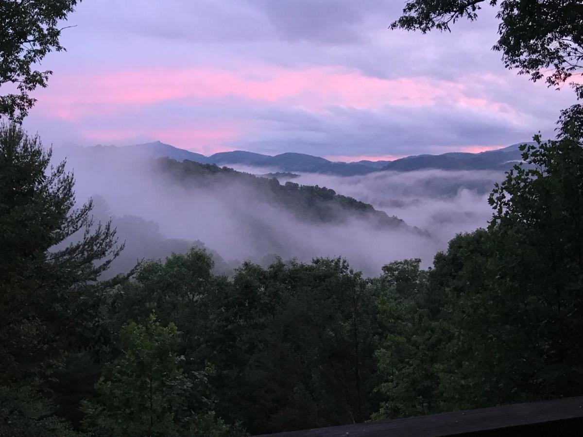 Lazy Bear Lodge Valle Crucis Екстер'єр фото
